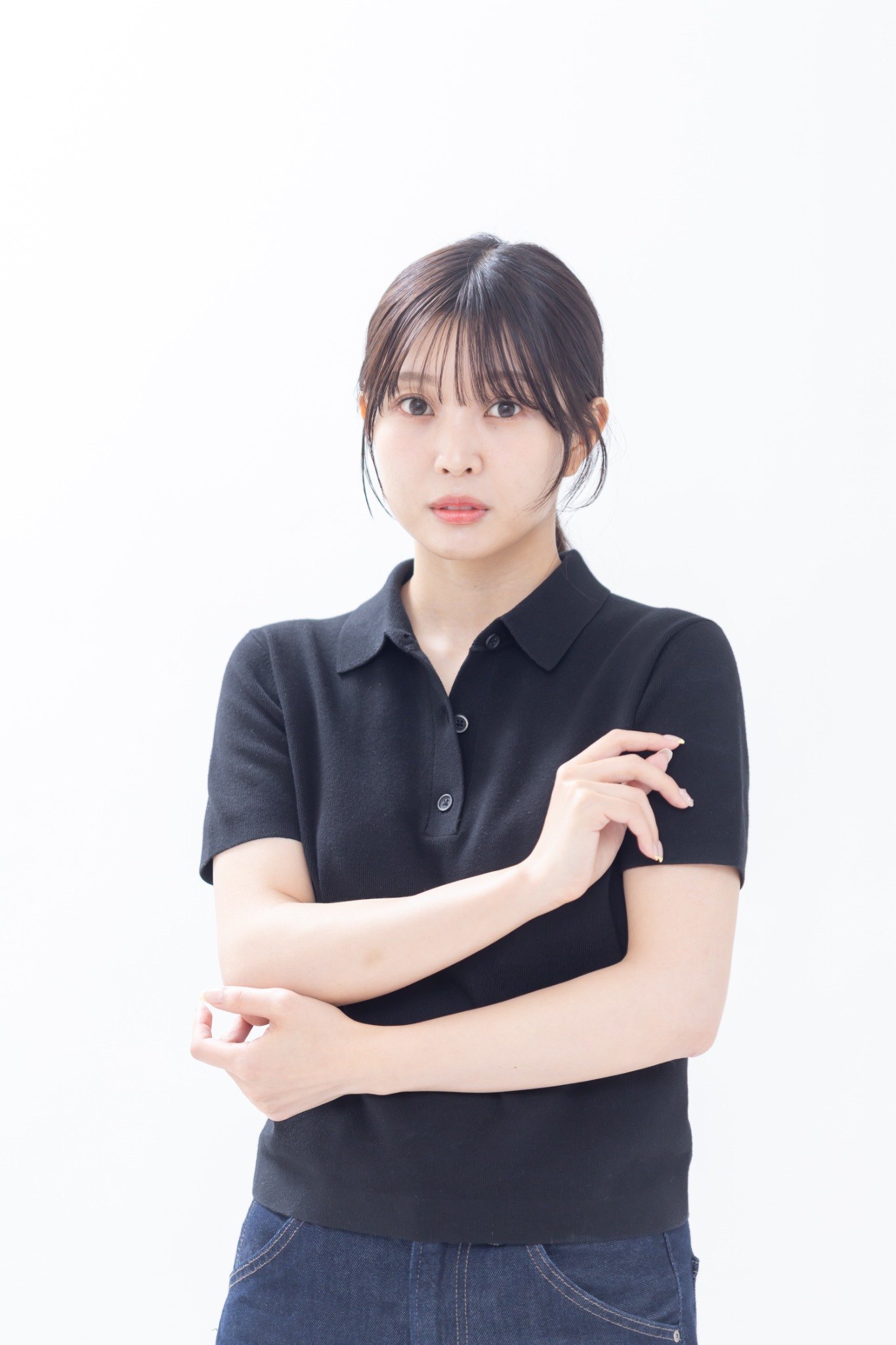 田巻果奈 黒ポロ 宣材写真